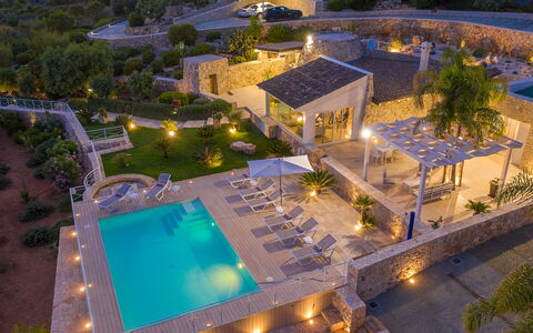 Tenuta Scialandre 10: Zwembad, Toevlucht, Landgoed, Woongebied, Eco Hotel, Herenhuis, Villa, Thermae, Hacienda, Paraplu