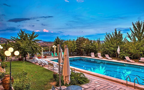 Villa Michelangelo 14: Zwembad, Toevlucht, Buitenmeubels, Eco Hotel, Ligstoel, Vrije Tijd, Thermae, Hotel, Paraplu, Badplaats