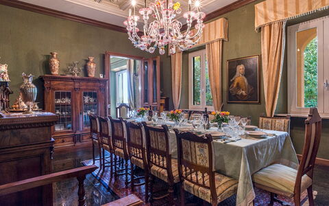 Villa Michelangelo 14: Meubilair, Interieur Ontwerp, Tafel, Kroonluchter, Plafond, Stoel, Eetkamer, Verlichting, Lichte Inrichting, Kamer