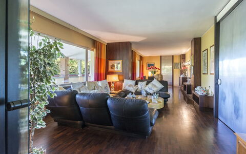 Villa Michelangelo 14: Flooring, Interieur Ontwerp, Meubilair, Bankstel, Verdieping, Plafond, Appartement, Huis, Woonkamer