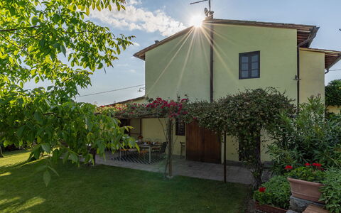 Buca delle Fate 8: Huis, Struik, Woongebied, Huis, Verblijf, Tuin, Werf, Landgoed, Backyard