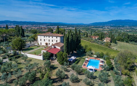 Villalta 18+2: Voedsel, Villa, Hacienda