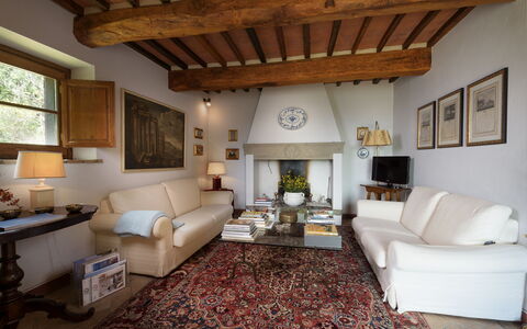 Le Volpaie 6+1: Meubilair, Muur, Interieur Ontwerp, Flooring, Bankstel, Woonkamer, Huis, Fotolijst, Huis, Tafel
