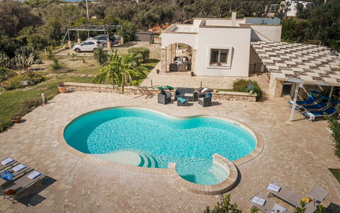 Villa Sanssouci 8: Zwembad, Blauw, Buitenmeubels, Toevlucht, Paraplu, Samengesteld Materiaal, Vrije Tijd, Schaduw, Eco Hotel, Landgoed