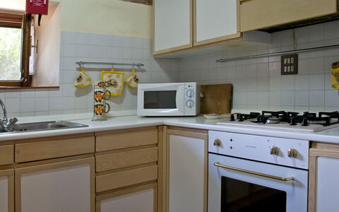 Frantusa 6+2: Toestel Van De Keuken, Keuken, Countertop, Major Appliance, Fornuis, Cabinetry, Gootsteen, Fornuis, Huishoudapparatuur, Gasfornuis