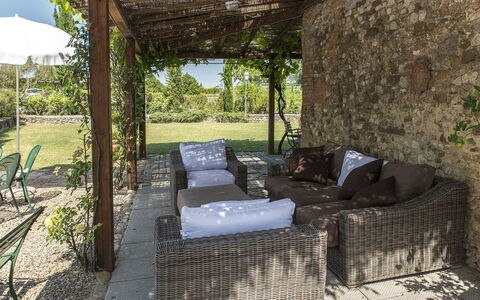 Casabianca 12: Meubilair, Buitenmeubels, Stoel, Tafel, Schaduw, Buitentafel, Tuin, Backyard, Flagstone, Keuken En Eettafel