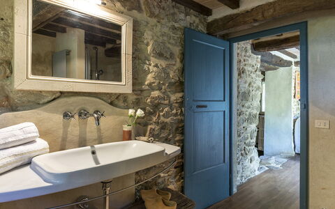Campodalto 8: Muur, Meubilair, Interieur Ontwerp, Loodgieterswerkinrichting, Flooring, Wastafel In De Badkamer, Badkamer, Kraan, Verdieping, Wastafel