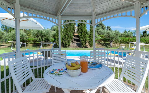 Il Podere di Fi 8: Meubilair, Buitenmeubels, Stoel, Tuin, Schaduw, Prieel, Outdoor Structuur, Buitentafel, Veranda, Patio