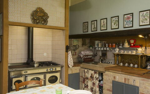 Il Podere di Fi 8: Interieur Ontwerp, Meubilair, Hout, Keuken, Flooring, Verlichting, Kamer, Verdieping, Cabinetry, Stellingen