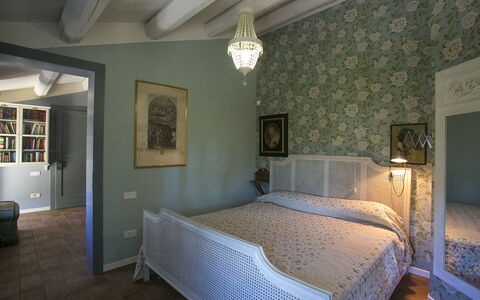 Il Podere di Fi 8: Meubilair, Muur, Interieur Ontwerp, Slaapkamer, Bed, Plafond, Kamer, Flooring, Verlichting, Linens