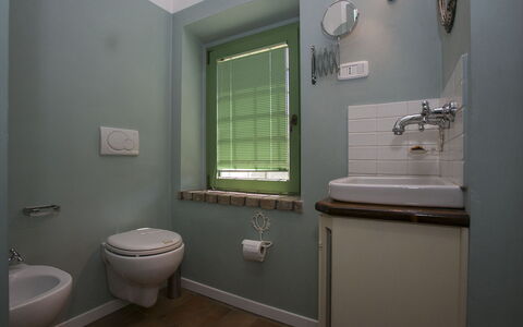 Il Podere di Fi 8: Badkamer, Loodgieterswerkinrichting, Interieur Ontwerp, Wastafel In De Badkamer, Kraan, Loodgieter, Wastafel, Verdieping, Toilet, Flooring