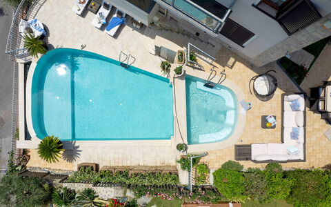 Villa Dolphin 10: Zwembad, Toevlucht, Buitenmeubels, Paraplu, Vrije Tijd, Eco Hotel, Vakantie, Stoel, Thermae, Hotel