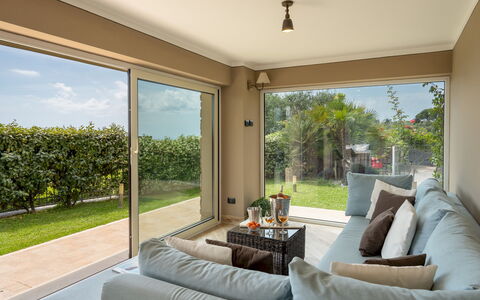 Villa Dolphin 10: Meubilair, Interieur Ontwerp, Flooring, Huis, Verdieping, Verlichting, Deur, Bankstel, Woonkamer, Plafond