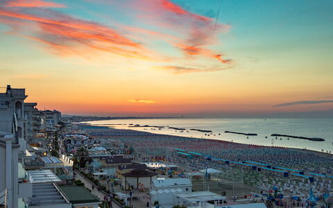 Villa Corona 8: Lucht, Dag, Horizon, Schemer, Zee, Zonsondergang, Avond, Afterglow, Ochtend, Zonlicht