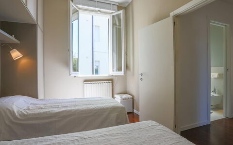 Villa Corona 8: Flooring, Interieur Ontwerp, Verdieping, Appartement, Kamer, Plafond, Slaapkamer, Bed, Hardwood, Houten Vloer