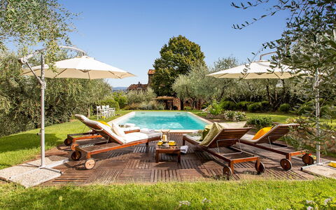 Villa Il Colle di Moriano 8: Meubilair, Buitenmeubels, Toevlucht, Tuin, Ligstoel, Stoel, Eco Hotel, Landgoed, Landscaping, Zwembad