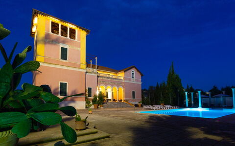 Villa Capozza 18+2: Landgoed, Nacht, Hacienda, Herenhuis, Toevlucht, Villa, Hotel, Eco Hotel, Middernacht, Zwembad