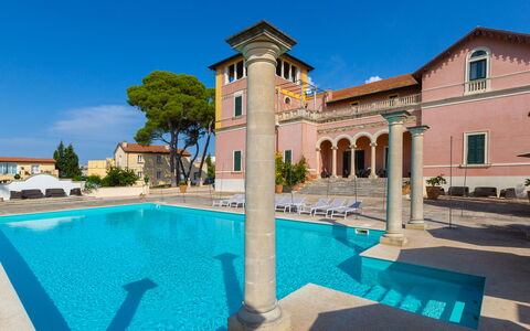 Villa Capozza 18+2: Facade, Landgoed, Zwembad, Hacienda, Herenhuis, Villa, Hotel, Balkon, Toevlucht