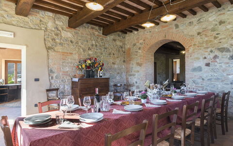 Podere Collelungo 14: Muur, Meubilair, Tafel, Keuken En Eettafel, Landgoed, Stoel, Boerderij, Hacienda, Eetkamer, Stenen Muur