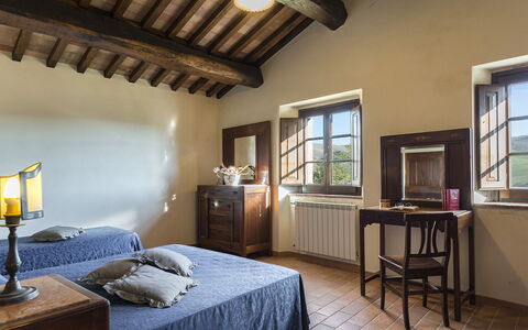 Podere Collelungo 14: Meubilair, Muur, Huis, Interieur Ontwerp, Flooring, Kamer, Plafond, Slaapkamer, Bed, Verdieping