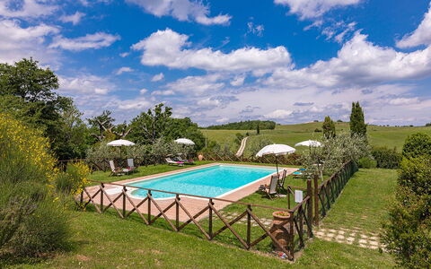 Podere Bagnolo 8: Landgoed, Tuin, Boerderij, Zwembad, Gazon, Backyard, Hacienda, Werf, Villa, Landscaping