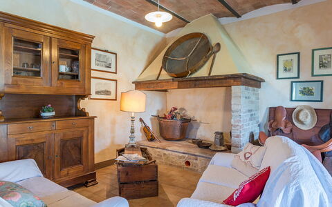 Podere Bagnolo 8: Meubilair, Interieur Ontwerp, Muur, Hout, Flooring, Kamer, Stoel, Tafel, Verlichting, Woonkamer