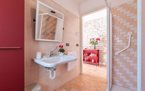 Cascina Marianna 12+4: Loodgieterswerkinrichting, Badkamer, Flooring, Verdieping, Wastafel In De Badkamer, Kraan, Loodgieter, Interieur Ontwerp, Wastafel, Tegel