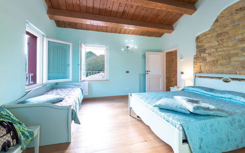 Cascina Marianna 12+4: Meubilair, Interieur Ontwerp, Slaapkamer, Plafond, Verdieping, Bed, Flooring, Huis, Kamer, Linens