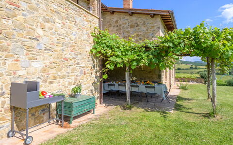 Podere Pomasciano 10: Buitentafel, Buitenmeubels, Keuken En Eettafel, Tuin, Boerderij, Schaduw, Backyard, Werf, Patio, Stoel