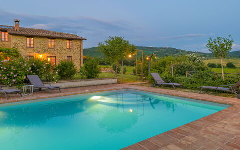 Podere Pomasciano 10: Zwembad, Boerderij, Landgoed, Eco Hotel, Villa, Hacienda, Toevlucht, Landscaping, Backyard, Waterpartij