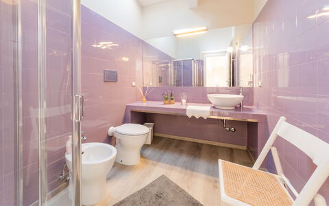 Chipieri 4+2: Flooring, Loodgieterswerkinrichting, Interieur Ontwerp, Verdieping, Badkamer, Kraan, Loodgieter, Wastafel, Toilet, Wastafel In De Badkamer