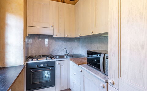 Il Roseto 10: Keuken, Countertop, Cabinetry, Toestel Van De Keuken, Major Appliance, Hout, Flooring, Interieur Ontwerp, Gootsteen, Verdieping