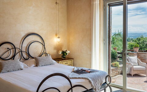 L'Oliveta 6: Meubilair, Interieur Ontwerp, Slaapkamer, Verdieping, Bed, Bed Frame, Bedding, Laken, Stoel, Linens
