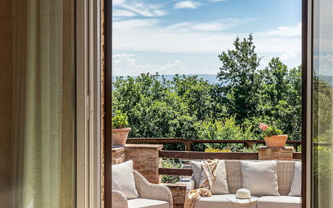 L'Oliveta 6: Meubilair, Stoel, Huis, Balkon, Schaduw, Eco Hotel, Beits, Kamerplant, Hardwood, Koffietafel