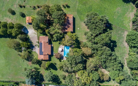 Villa Rasena 6: Landschap, Plain, Woongebied, Land Lot, Huis, Grasland, Huis, Landelijk Gebied, Gazon, Vogelperspectief