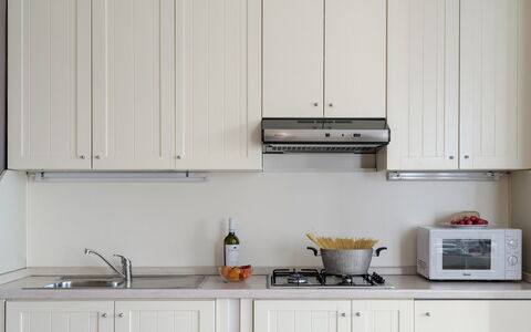 Arcimboldo House 2+2: Keuken, Toestel Van De Keuken, Cabinetry, Interieur Ontwerp, Hout, Countertop, Meubilair, Major Appliance, Verlichting, Huis