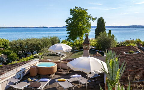 Arcimboldo House 2+2: Zwembad, Toevlucht, Buitenmeubels, Paraplu, Eco Hotel, Badplaats, Hotel, Landgoed, Stoel, Villa