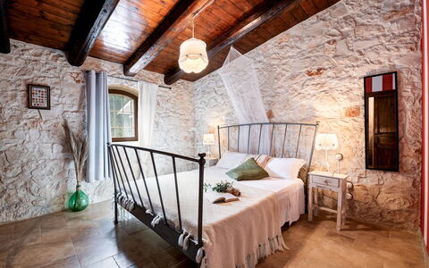 Trulli Littoria 4: Muur, Meubilair, Slaapkamer, Interieur Ontwerp, Plafond, Bed, Verlichting, Bedding, Laken, Verdieping