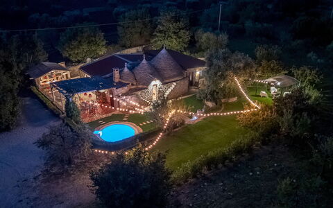 Trulli Littoria 4: Nacht, Landschap, Tuin, Landgoed, Landschap Verlichting, Middernacht, Backyard, Verblijf, Werf
