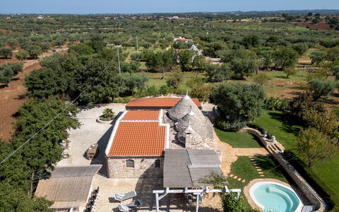 Trulli Littoria 4: Landgoed, Hacienda, Tuin, Landscaping, Boerderij, Flagstone, Backyard, Werf, Villa, Zwembad