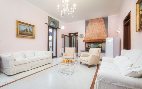 Villa Croci 12: Meubilair, Interieur Ontwerp, Flooring, Verdieping, Bankstel, Woonkamer, Plafond, Kamer, Verlichting, Tafel