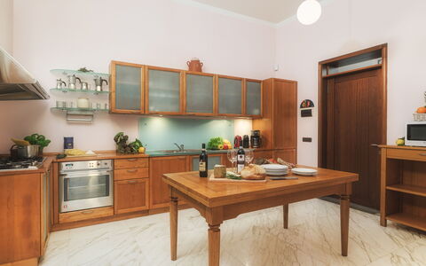 Villa Croci 12: Cabinetry, Flooring, Meubilair, Hout, Keuken, Countertop, Toestel Van De Keuken, Interieur Ontwerp, Kast, Verdieping