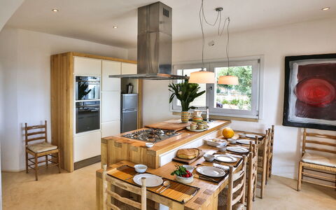 Villa Pajare Francesi 8+2: Meubilair, Interieur Ontwerp, Flooring, Hout, Keuken, Plafond, Verdieping, Countertop, Keuken En Eettafel, Verlichting