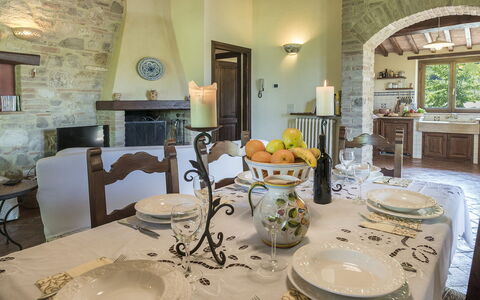 Casale al Doglio 6+1: Meubilair, Interieur Ontwerp, Muur, Tafel, Flooring, Stoel, Plafond, Keuken En Eettafel, Eetkamer, Verlichting