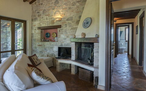 Casale al Doglio 6+1: Meubilair, Interieur Ontwerp, Muur, Flooring, Hout, Plafond, Verdieping, Kamer, Verlichting, Woonkamer