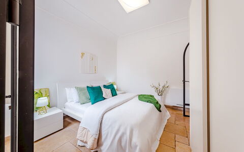 Villa Manco 12: Interieur Ontwerp, Meubilair, Flooring, Verdieping, Muur, Bed, Hout, Plafond, Kamer, Slaapkamer