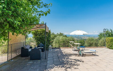 La Torretta 10: Schaduw, Buitenmeubels, Tuin, Stoel, Hek, Landscaping, Eco Hotel, Backyard, Balkon