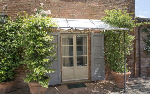 Albachiara 8: Bloempot, Deur, Kamerplant, Schaduw, Home Deur, Tuin, Luifel, Outdoor Structuur, Werf