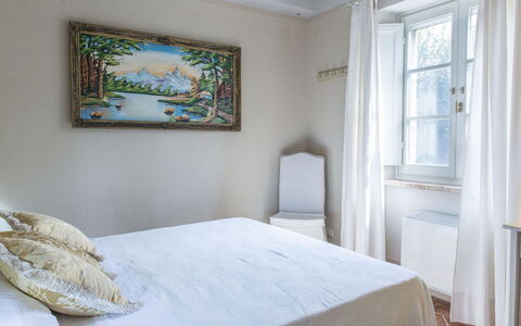 Albachiara 8: Slaapkamer, Bed, Muur, Interieur Ontwerp, Laken, Meubilair, Bedding, Verdieping, Kamer, Textiel