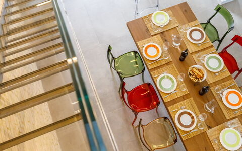 La Fonte di Santa Regina 8: Meubilair, Interieur Ontwerp, Hout, Tafel, Flooring, Stoel, Eetkamer, Keuken En Eettafel, Verdieping, Verlichting